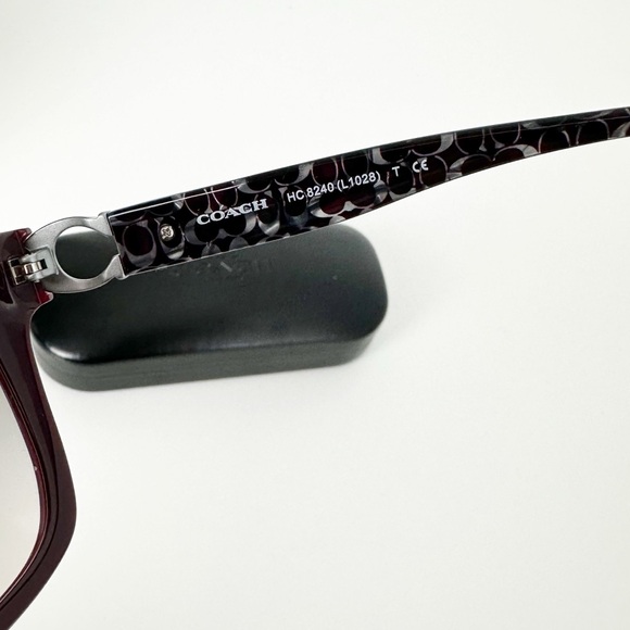 Coach HC 8240 Signature Sunglasses - Picture 3 of 8
